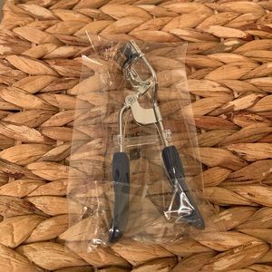 Eyelash curler